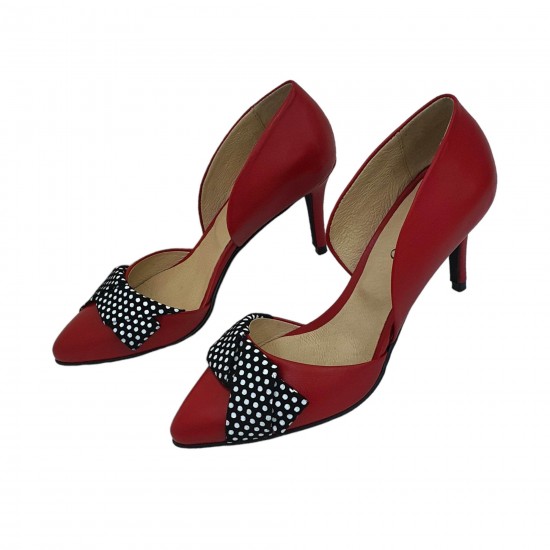 Мерлин црвена со машна точки